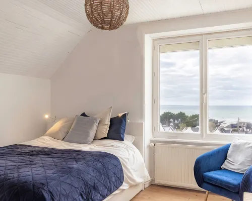 Spacious villa with sea view, 200 m from the beach. Hotels in Saint-Nic