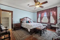 The Denton Street Holiday House, an 1893 Victorian in the Historic District - 4-Star