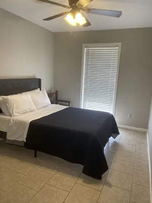 Artistic Centrally Located Duplex! - Homestays
