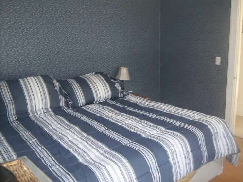 Short stroll to public and private beaches, cottage in Dennisport - 2-Star