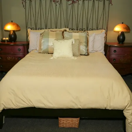 Rare deluxe 1 bdrm w/views of the Covered Bridge