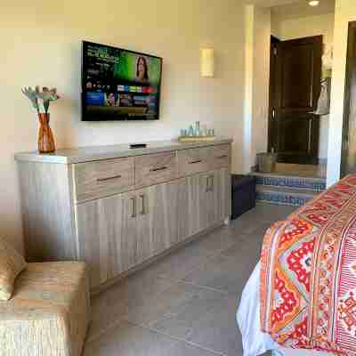 "Stunning Oceanfront One-Bedroom Condo with 180° Sea of Cortez Views Rooms