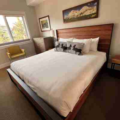 Relaxing Mountain Retreat, Corner Views, Sleeps 8 Rooms