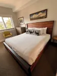Relaxing Mountain Retreat, Corner Views, Sleeps 8