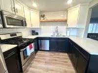 Stylish, modern, REMODELED : Central Location - บังกะโล