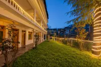 Beholden Stay & Cafe - Mountain View Boutique Stay in Old Manali