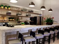 BH Raja Hotel - Quầy bar