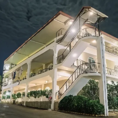 Kingsleys Hotel and Gastro Pub Hotels near Mimosa Golf Course