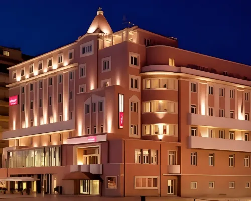 The One Grand Hotel da Póvoa - by Mhmb Hospitality Hôtels à proximité de : Plage Verde
