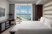 Fontainebleau Miami Beach - balcony