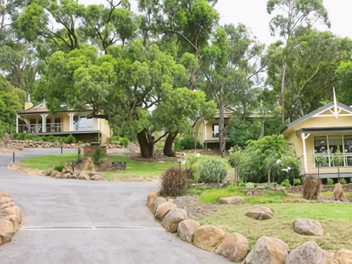 3 Kings Bed and Breakfast - parking