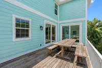 Big Luxury 6 bdrm, Pool, Spa, Bikes, Kayak, Reviews, Beach!