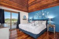 Central Obx Home with Pool, Mini Golf, 2 Suites, EV, Screened Patio, Outer Banks