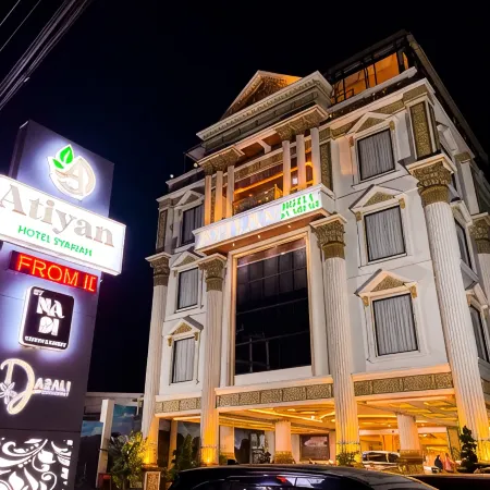 Atiyan Hotel Syariah Отели в г. Букиттинги