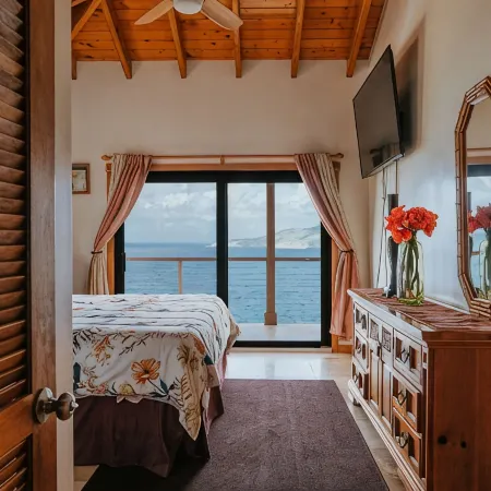 Private Waterfront 5 Bedroom Villa! Stunning views from every room!