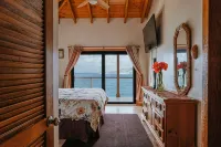 Private Waterfront 5 Bedroom Villa! Stunning views from every room!
