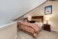 Wintergreen Pet-Friendly Condo: Walk to Mountain Inn & Slopes