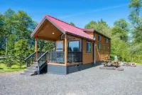 Rainforest Retreat Tiny Home: Fishing Cabin