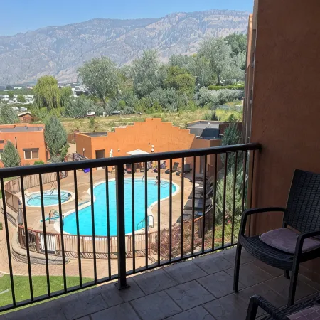 Large Lakefront 3 Bed Condo With Gorgeous Osoyoos Lake and Mountain Views