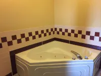 Super 8 by Wyndham Martinsville - parking