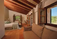 Hotel Rural Es Riquers - parking