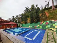 Villa 100 m² dengan 1 kamar tidur dan 4 kamar mandi pribadi di Padang Barat - Kolam Renang