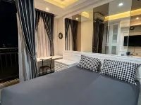 RedLiving Apartemen Transpark Cibubur - Ens Room Hotels in Jatisampurna