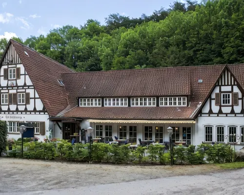 Landhaus Hirschsprung Hotele w: Detmold