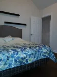 3 bed / 2.5 baths, great neighborhood