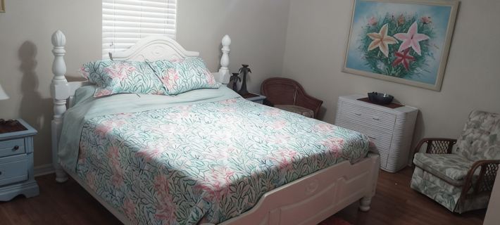 Comfortable 3 bedroom 3 bath beach house .pool..3 minute walk to beach. Hotels in Vero Beach
