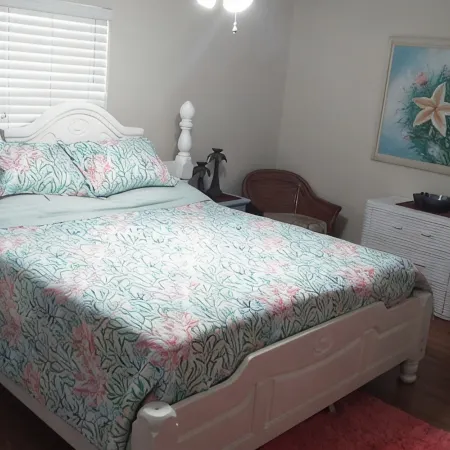 Comfortable 3 bedroom 3 bath beach house .pool..3 minute walk to beach.