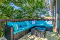 Lovely 2BA King Beds+2 Car Garage. Hidden Gem-Walk>Shops & Dining! - Wifi