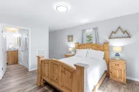 Relaxing, family friendly lodge by the lake. - 4-Star