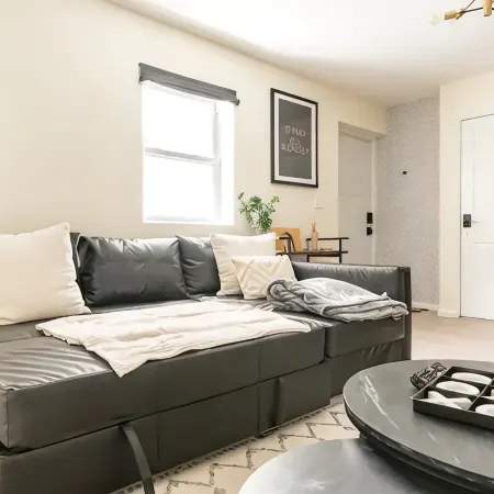 2BR for Crews & Families Near Jersey Gardens Mall