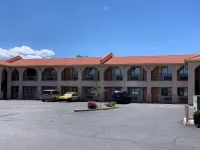 Luxury Inn - Motels