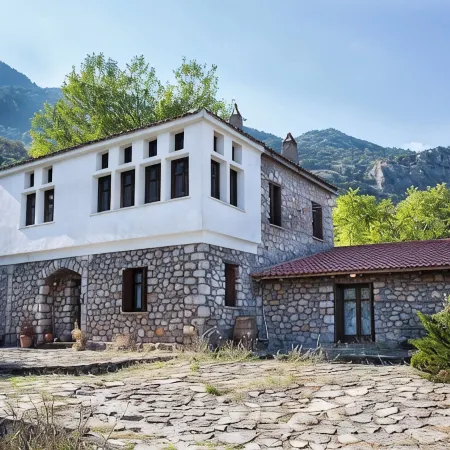 260m2 Unique Mountain House in Lilea Parnasos