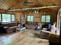 Rangeley Waterfront Retreat: 4 Bed, 2 Bath, Perfect for Families to Unwind - Homestays