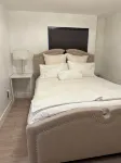 Historical Lux 2Bd Suite | Stocked Kitchenette | Free Parking | Welcome Gift - บังกะโล