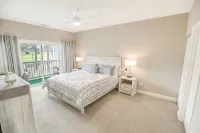 Golf Course View Condo with Pool - Wifi