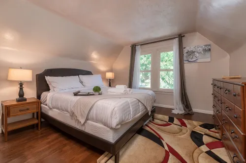 Experience Twin Cites, Spacious, Entire House - 3 ดาว