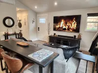 Dean's Garage: Deluxe Cottage for Moto Enthusiasts - 4 estrellas