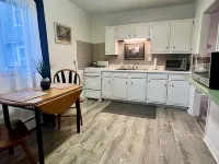 Cozy 1-bedroom flat in lovely Corning Hotels in Corning
