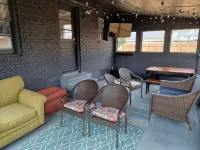 Urban Ranch, at the Treasure House .. 8 Bed 3 Bath 2 Kitchen + Basement Suite - 4-Star