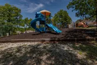 Outdoor Theater Condo - Free Early Check-in - 4 Min to Silver Dollar City - de charme