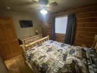 Cabin- no cleaning fees: Cranberry Fest, waterparks, trail riding for utv/atv