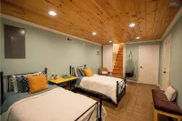Murphy Mountain House - Creeks, Firepits & High Speed Internet! - balcony