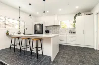 Spacious, modern, centrally located house. - Wifi