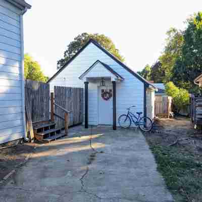 Charming Cottage in Central Salem Hotel Exterior