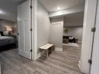 Luxury lower level , pet friendly, fully fenced yard - Boutique