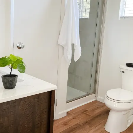 Near Downtown, Convenient to Restaurants, 2 Cruiser Bikes To Explore With!